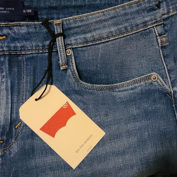 Brand New Women Short.By Levi's - Picture 10 of 12